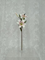 Artificial lily flower by Fleuristic in soft lilac color, realistic silk bloom with detailed petals and green stem.