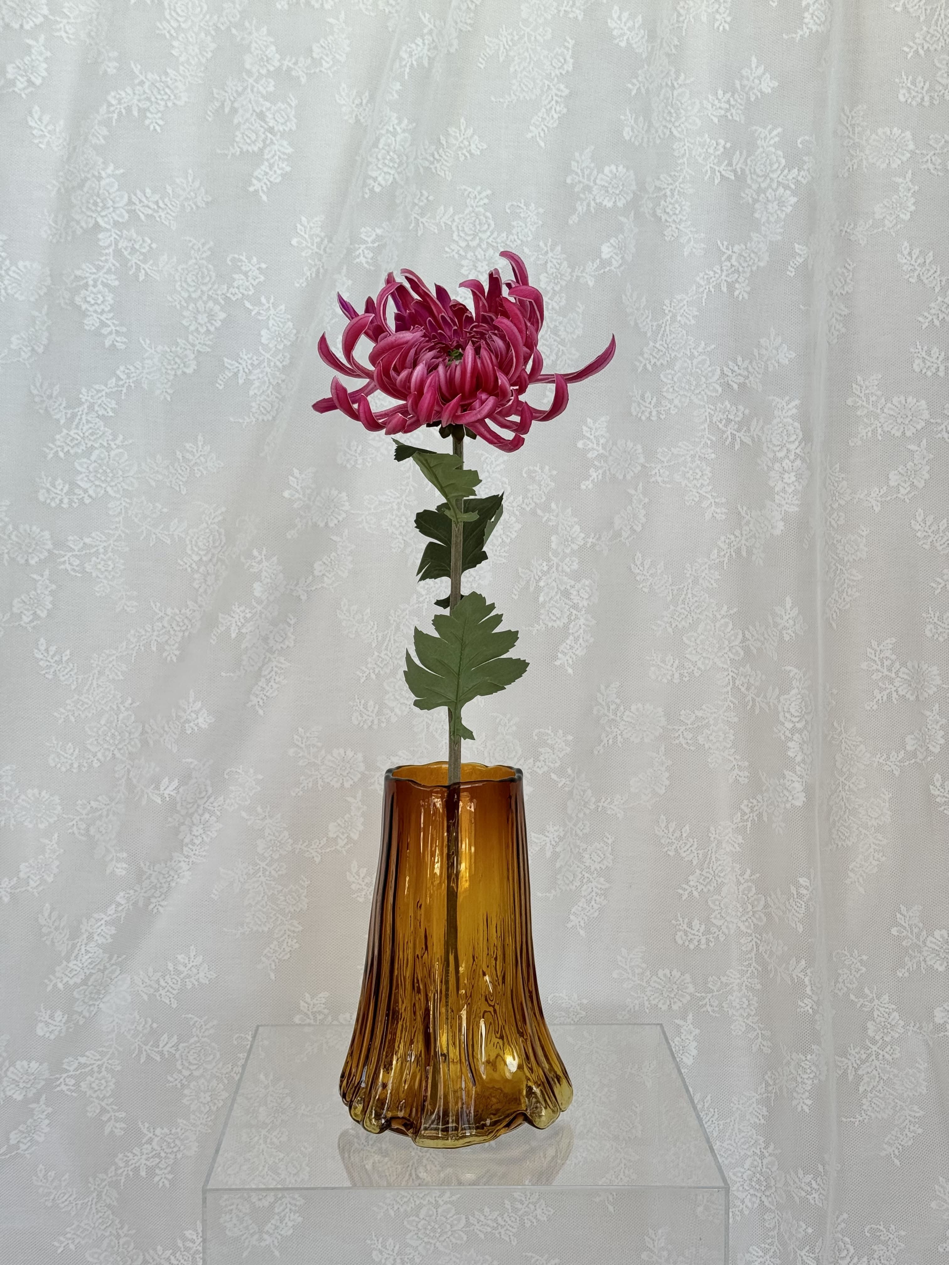 Large pink artificial chrysanthemum flower by Fleuristic, showcasing realistic silk petals and vibrant color.