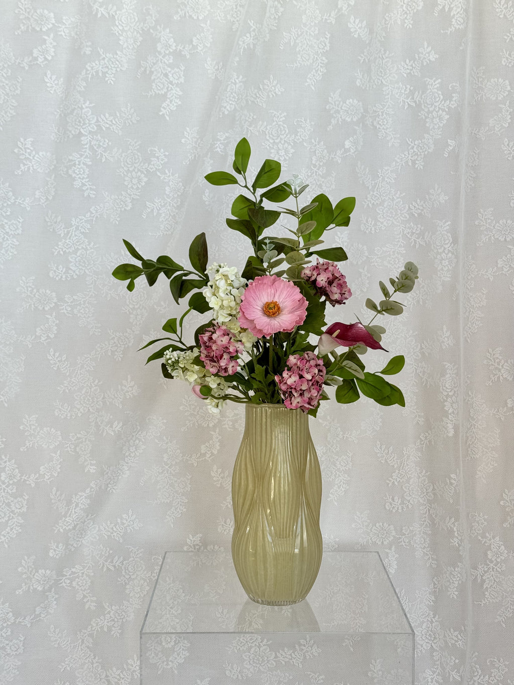 Artificial pink poppy flower bouquet by Fleuristic showcasing vibrant, realistic-looking pink poppy flowers in a natural arrangement.