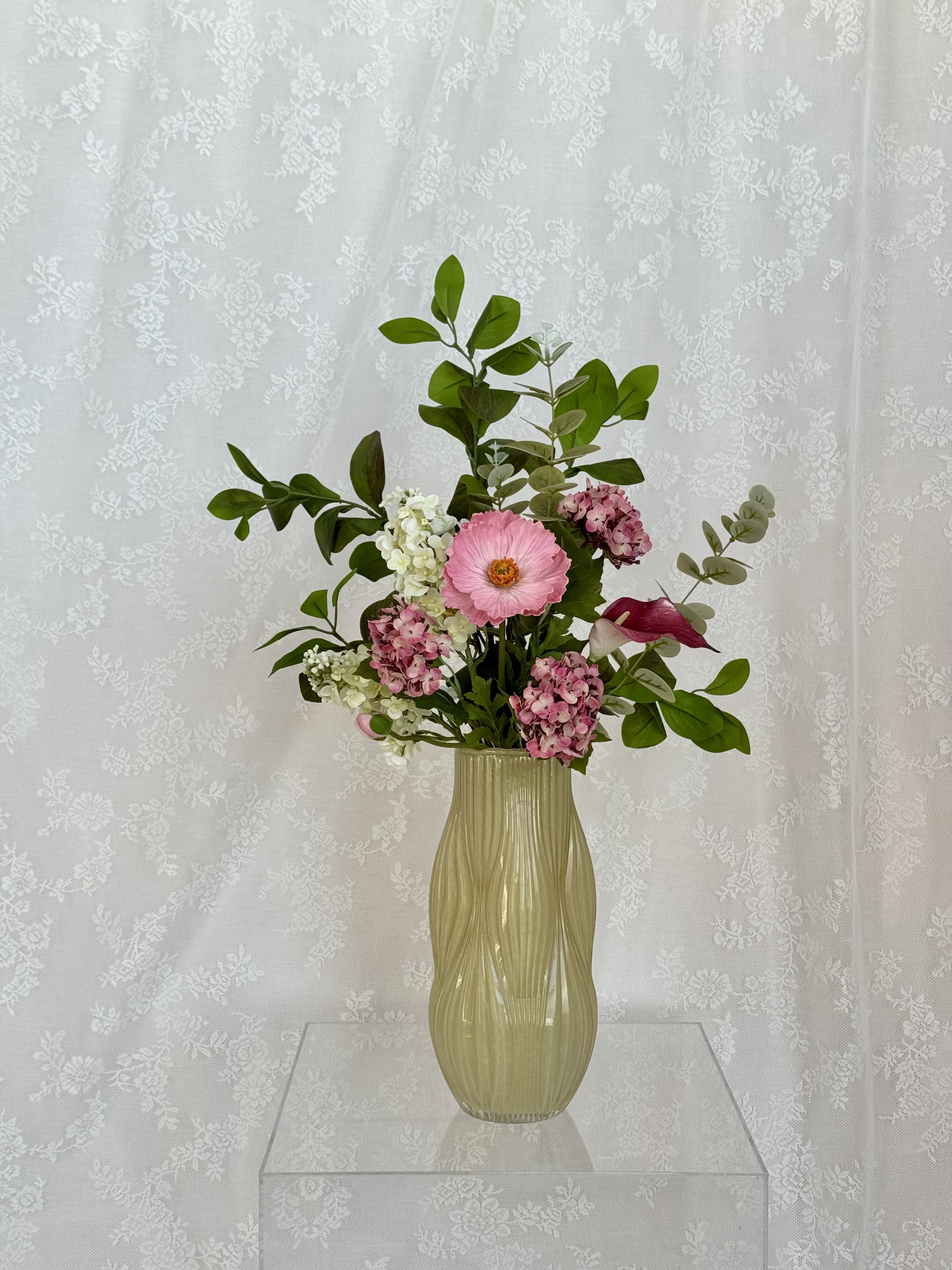 Artificial pink poppy flower bouquet by Fleuristic showcasing vibrant, realistic-looking pink poppy flowers in a natural arrangement.