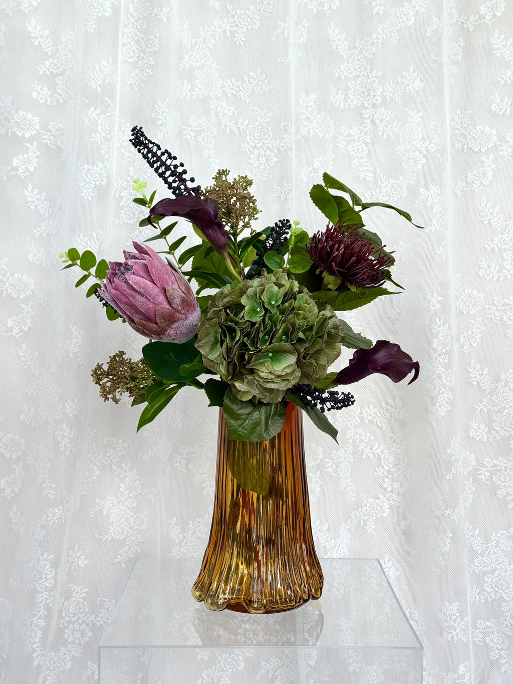Fleuristic Rustic Romance 2.0 artificial flower bouquet with mixed blooms and greenery in a rustic style for home decor.