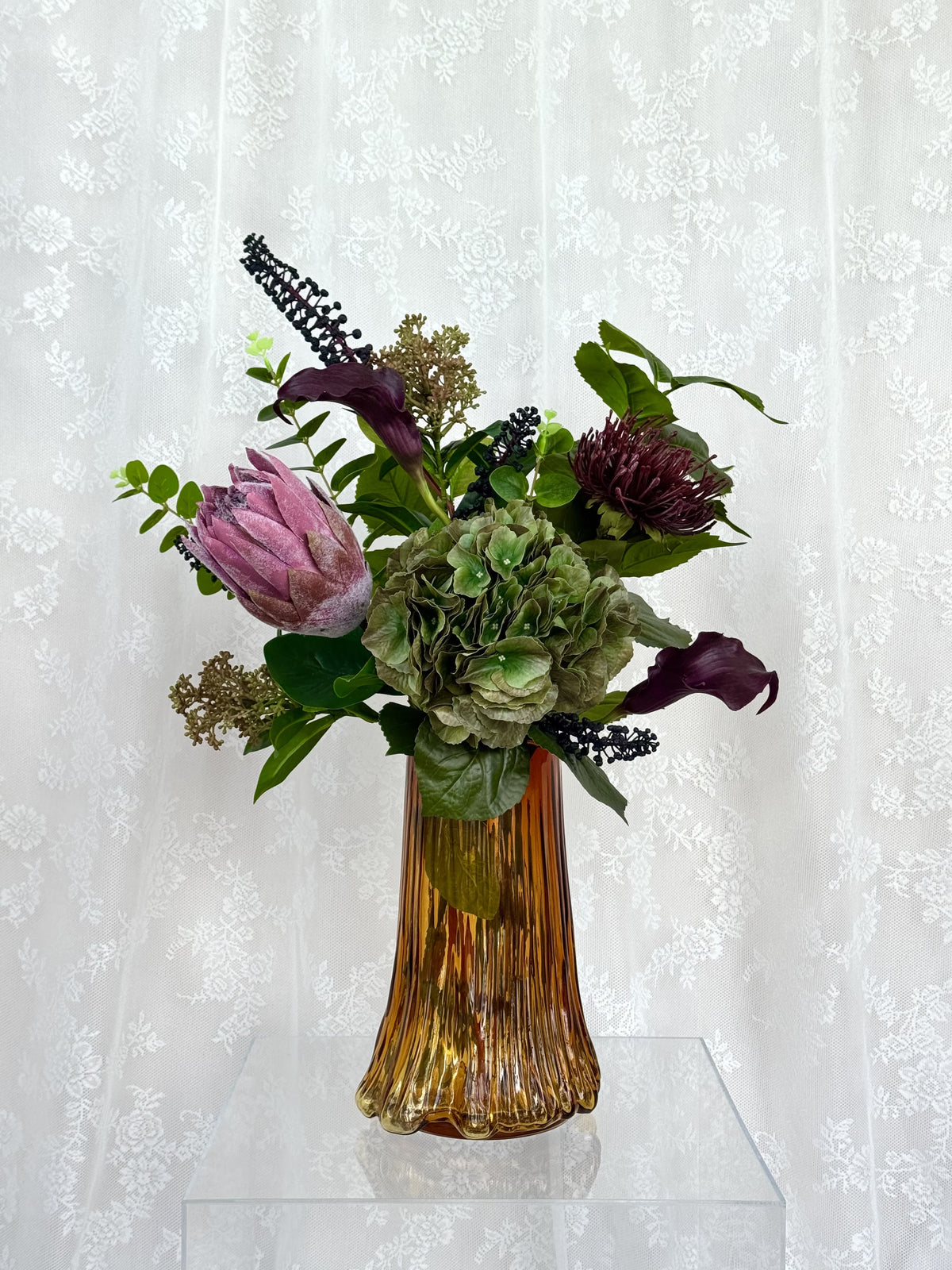 Fleuristic Rustic Romance 2.0 artificial flower bouquet with mixed blooms and greenery in a rustic style for home decor.