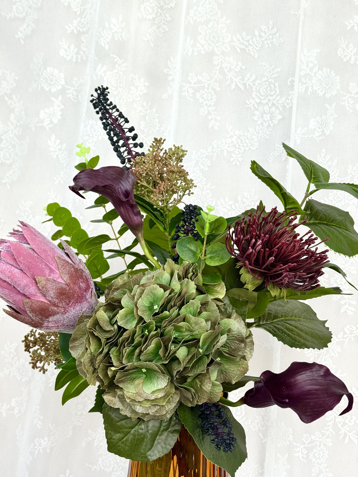Fleuristic Rustic Romance 2.0 artificial bouquet with lush, rustic flowers and greenery in a natural arrangement.