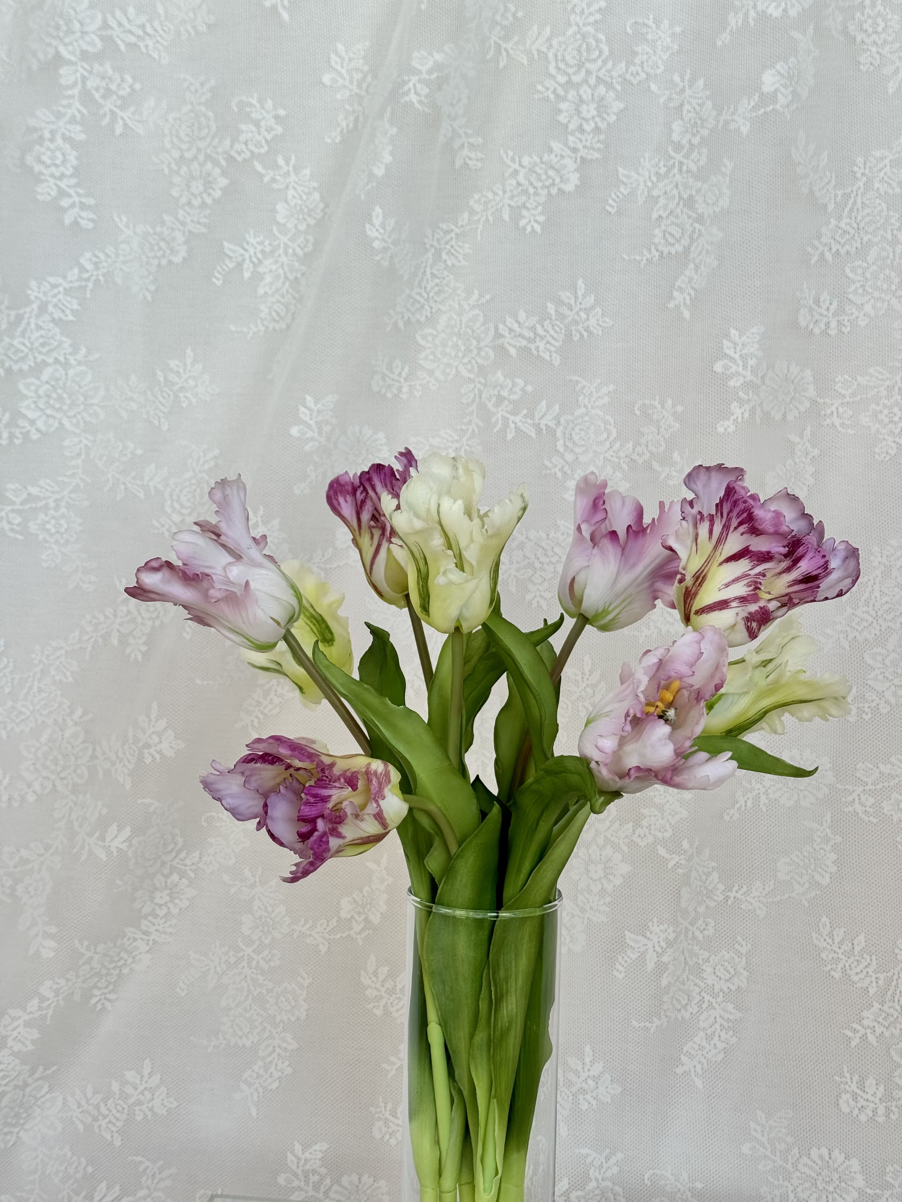 Artificial papegøje tulip bouquet by Fleuristic featuring vibrant, realistic tulip flowers in a lush, colorful arrangement.