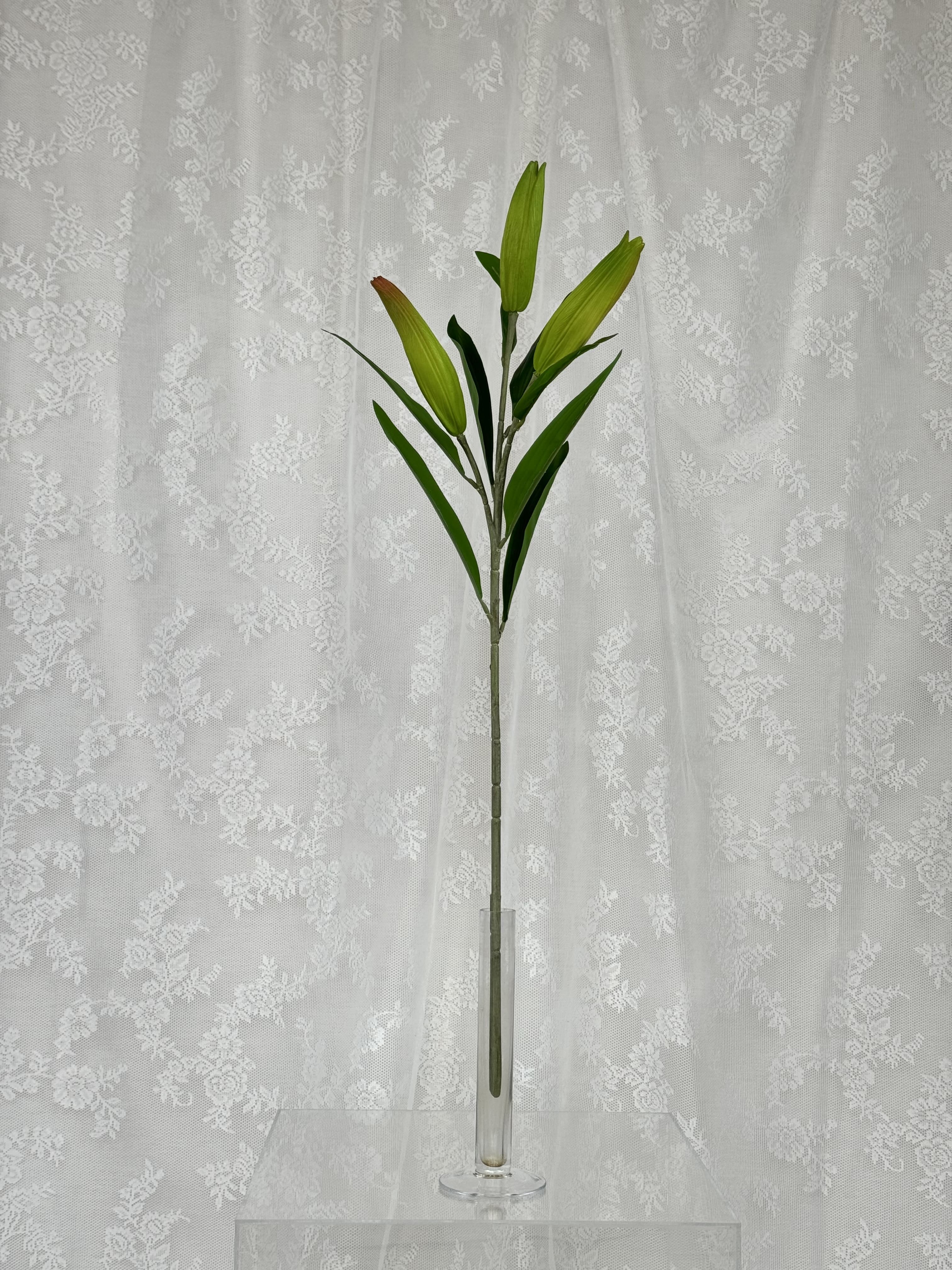 Artificial lily flowers from Fleuristic, realistic-looking faux lilies ideal for home decor or floral arrangements.